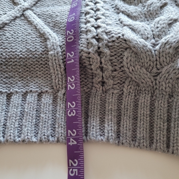 Everly gray cable knit fringe sweater - Picture 6 of 9